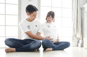 ママ必見!マタニティフォトの夫婦の衣装って?