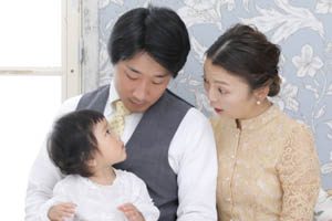 1歳の誕生日に家族写真の撮影がおすすめ!撮り方・衣装を解説