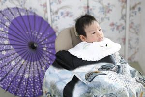 【お宮参り】祖母の着物の選び方・おすすめの色を紹介!髪型についても